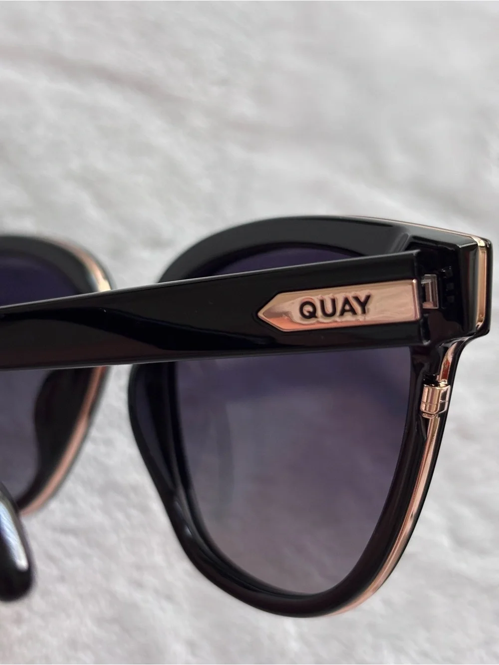 QUAY AUSTRALIA Act Natural Black Gold Polarized Square Sunglasses and Case--NEW
